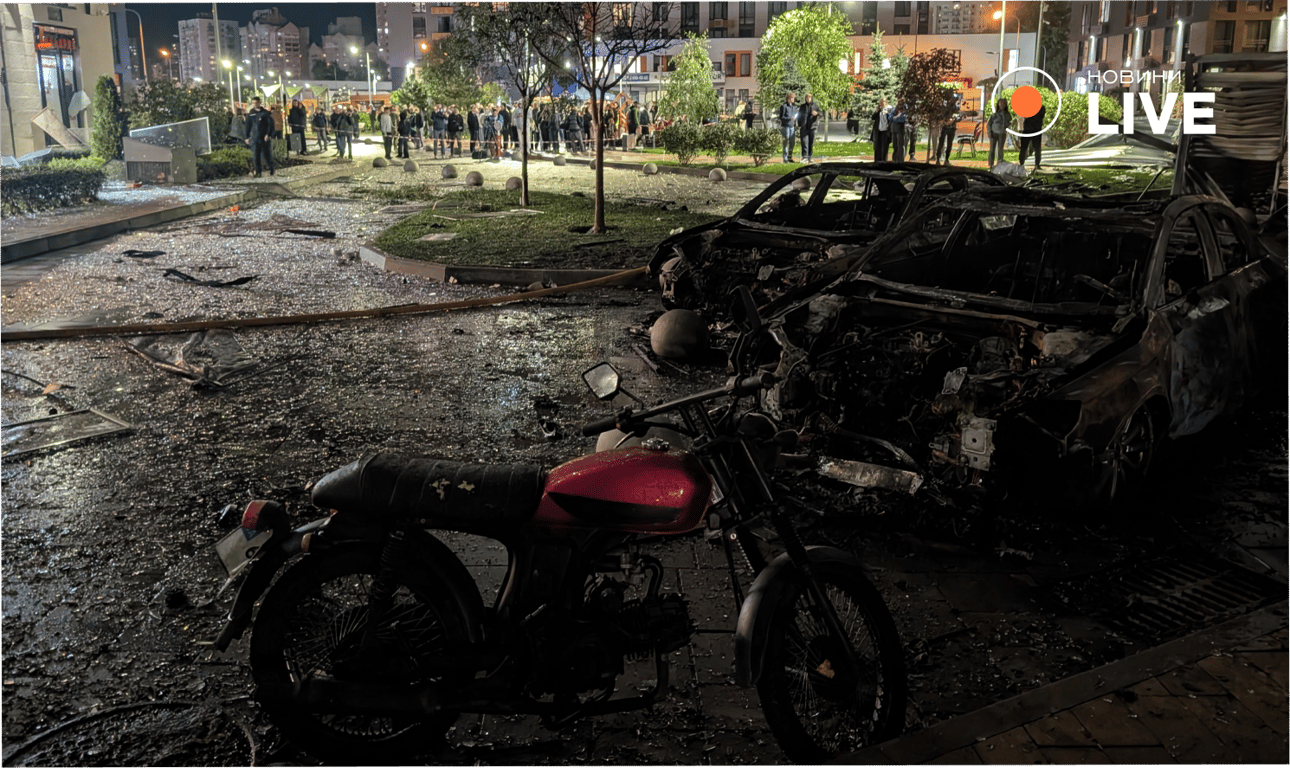 В Дарницком районе БПЛА попал в жилой дом: фоторепортаж - фото 2