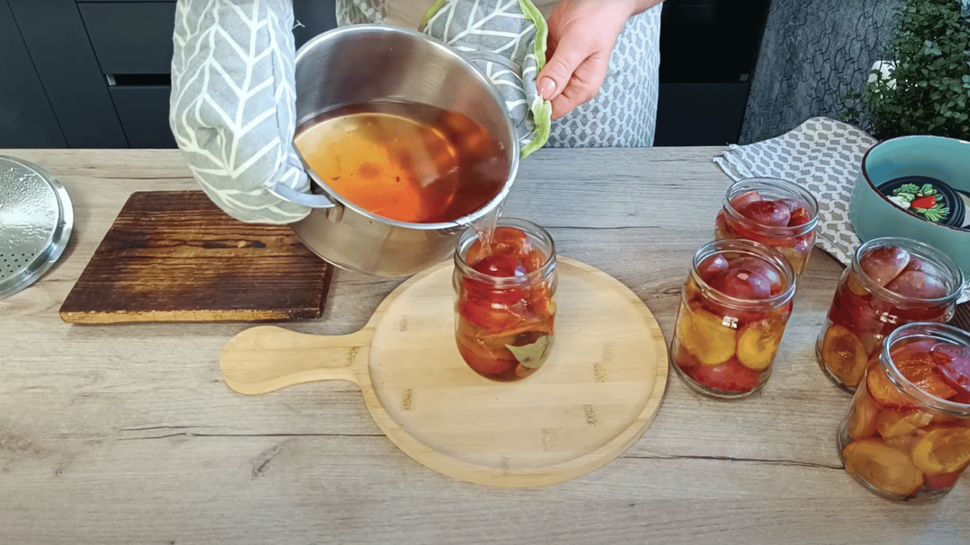 мариновані сливи на зиму