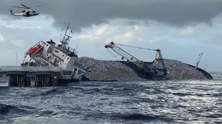 Корабль с украинскими моряками пострадал в результате шторма - 285x160