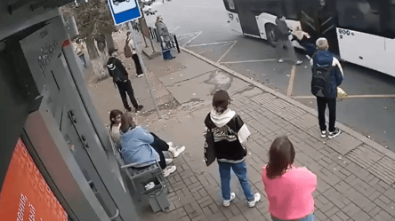 У РФ водій автобуса ледь не вбив 5-річну дитину - 285x160