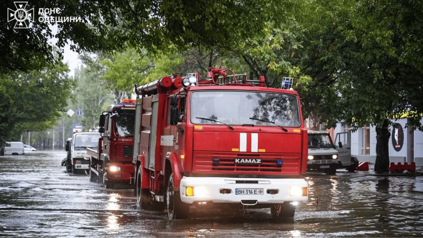 Ліквідація наслідків негоди в Одесі