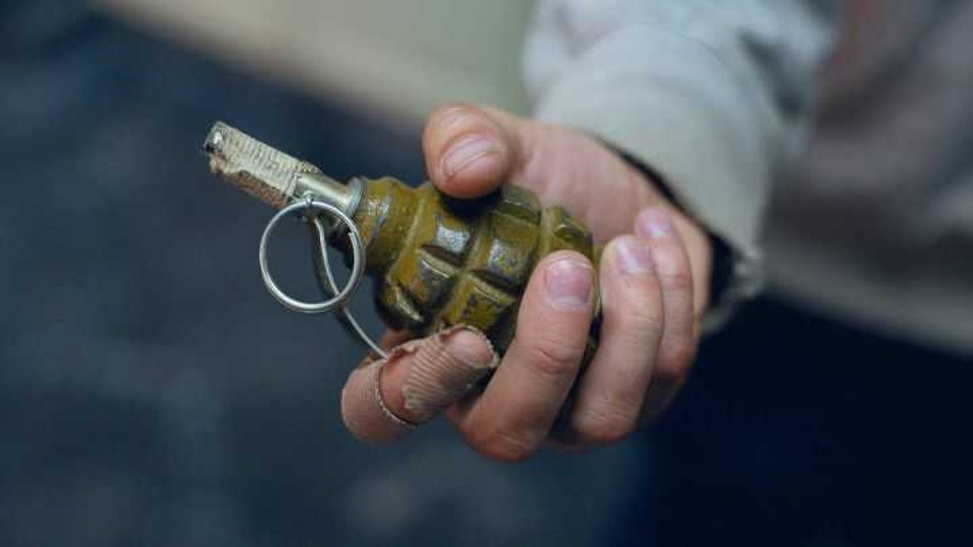 У Кривому Розі знайшли гранату поблизу школи — відео