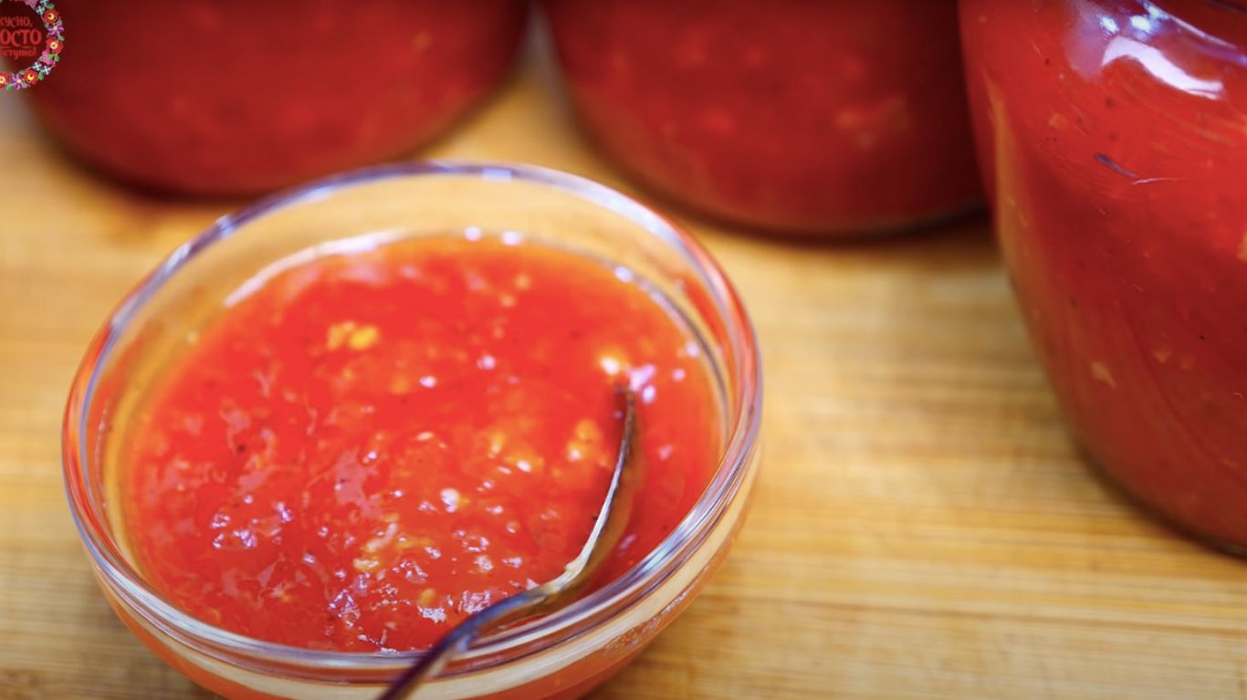 рецепт смачного томатного соусу на зиму