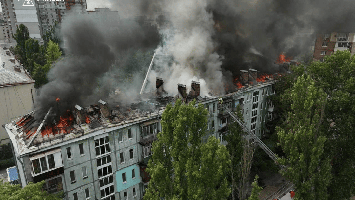 Рятувальники ліквідували пожежу в житловому будинку Києва