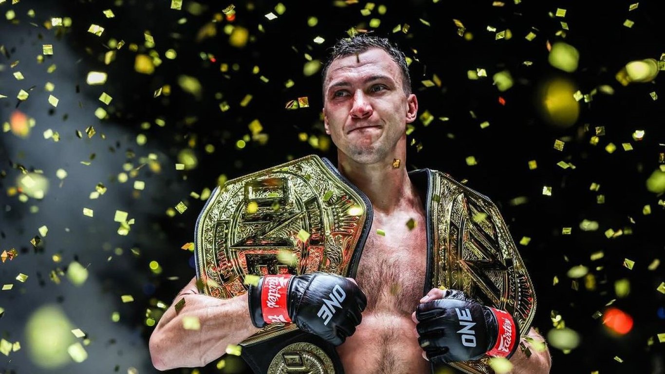 Українець Крикля брутально нокаутував суперника та став чемпіоном світу