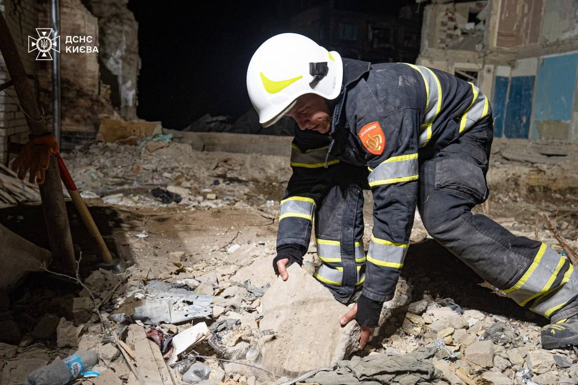 рятувальники завершили роботи на місцях влучань у Києві 8 липня