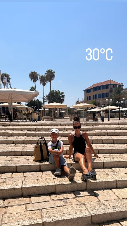 Син Ксенії Мішиної влаштував їй кумедну фотосесію на пальмі - фото 2