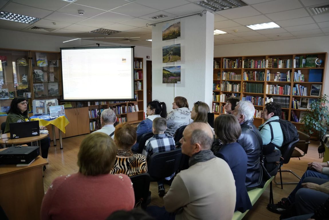 У столиці пройшло відкриття експозиції на честь "Привида Києва" - фото 2