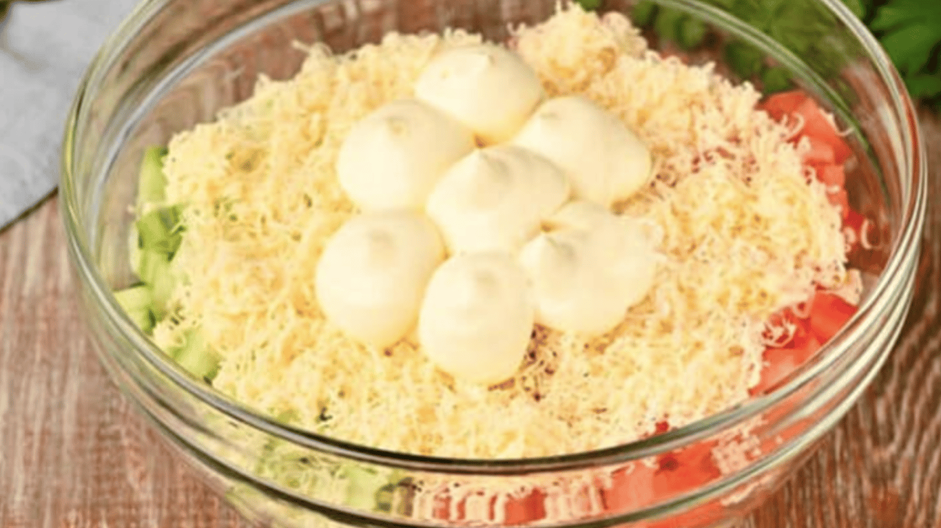 смачний салат зі свининою та кукурудзою