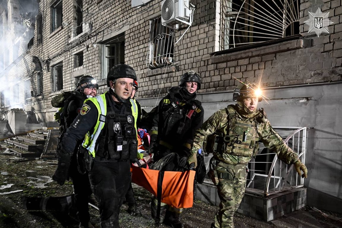 Служать заради безпеки України: Зеленський привітав з Днем поліції - фото 1