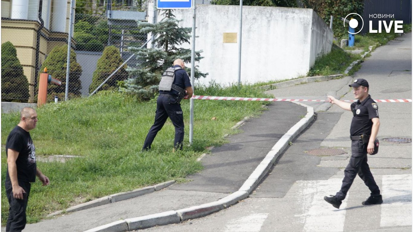 Вибухівка біля посольства Швейцарії у Києві — служби перекривають дорогу