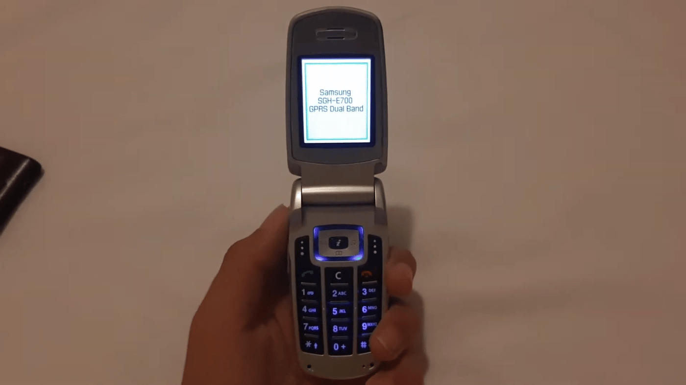 Samsung SGH-E700 push-button phone