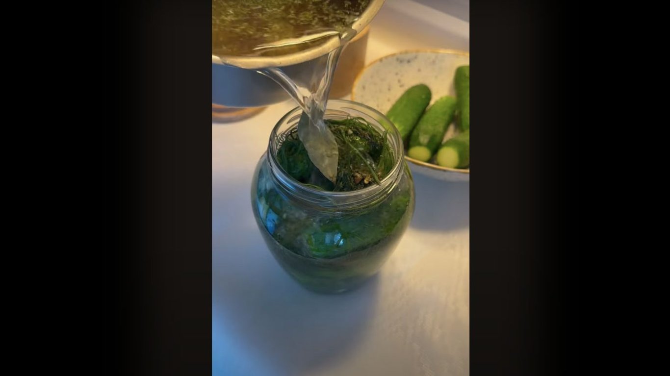 смачний рецепт малосольних огірків за 24 години