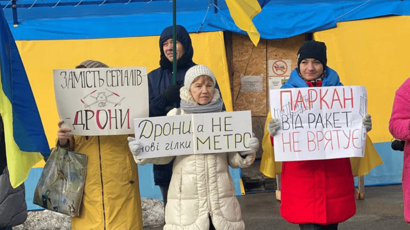 Акция протеста в Харькове — активисты требуют направлять средства на ВСУ
