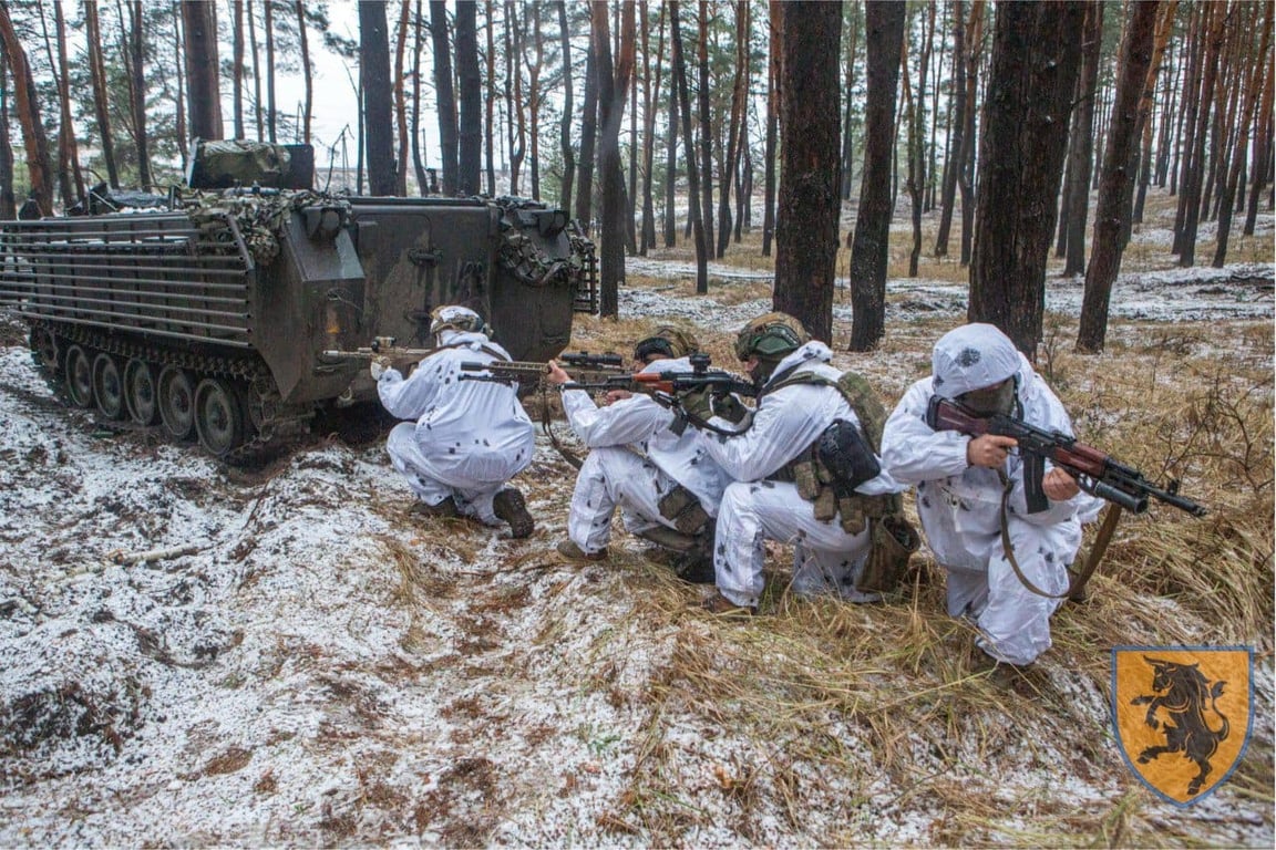 Українські бійці на бойовому завданні