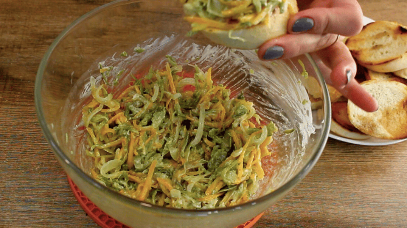 дуже смачний сніданок з хліба