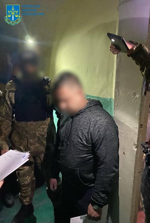 Шпионил в пользу РФ — в Черкасской области задержали предателя во время выполнения задания - фото 1
