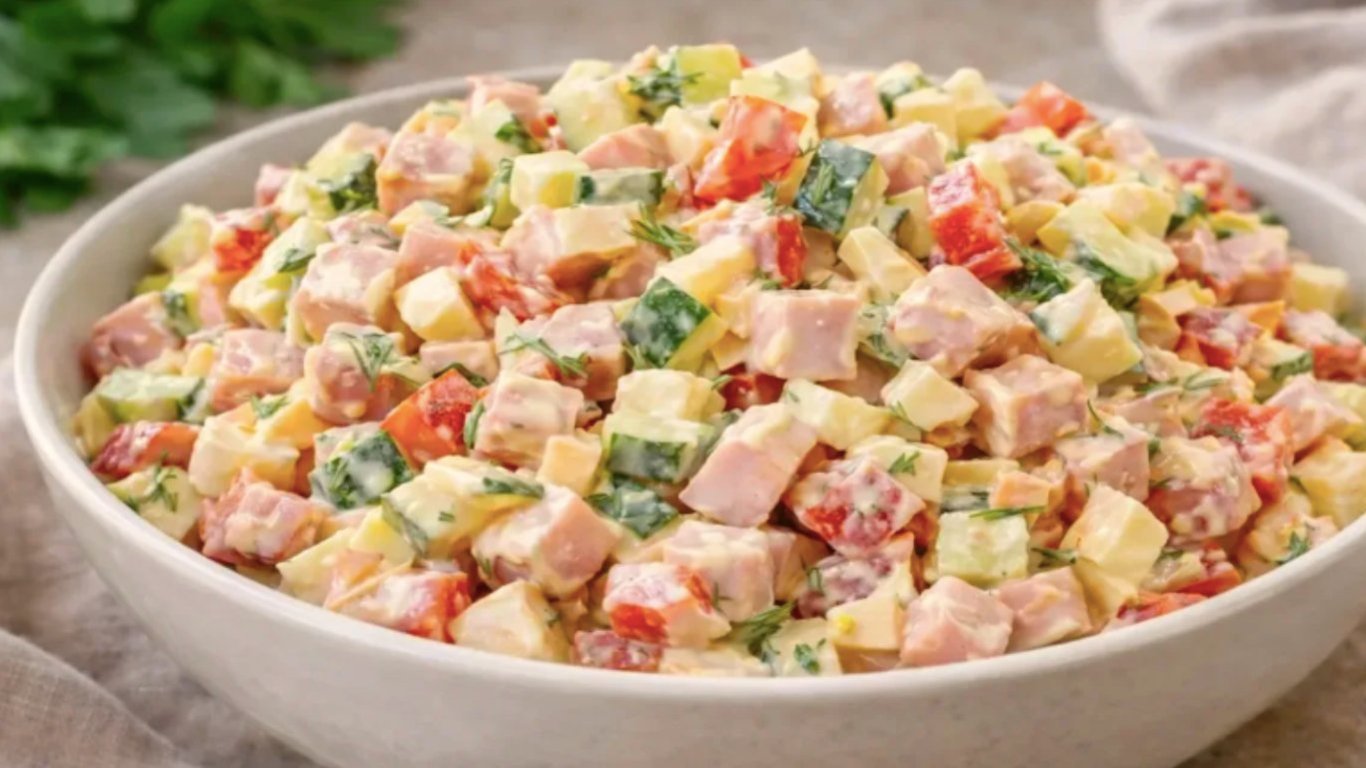 Салат Балаганчик вместо Оливье: больше не нужно часами варить овощи