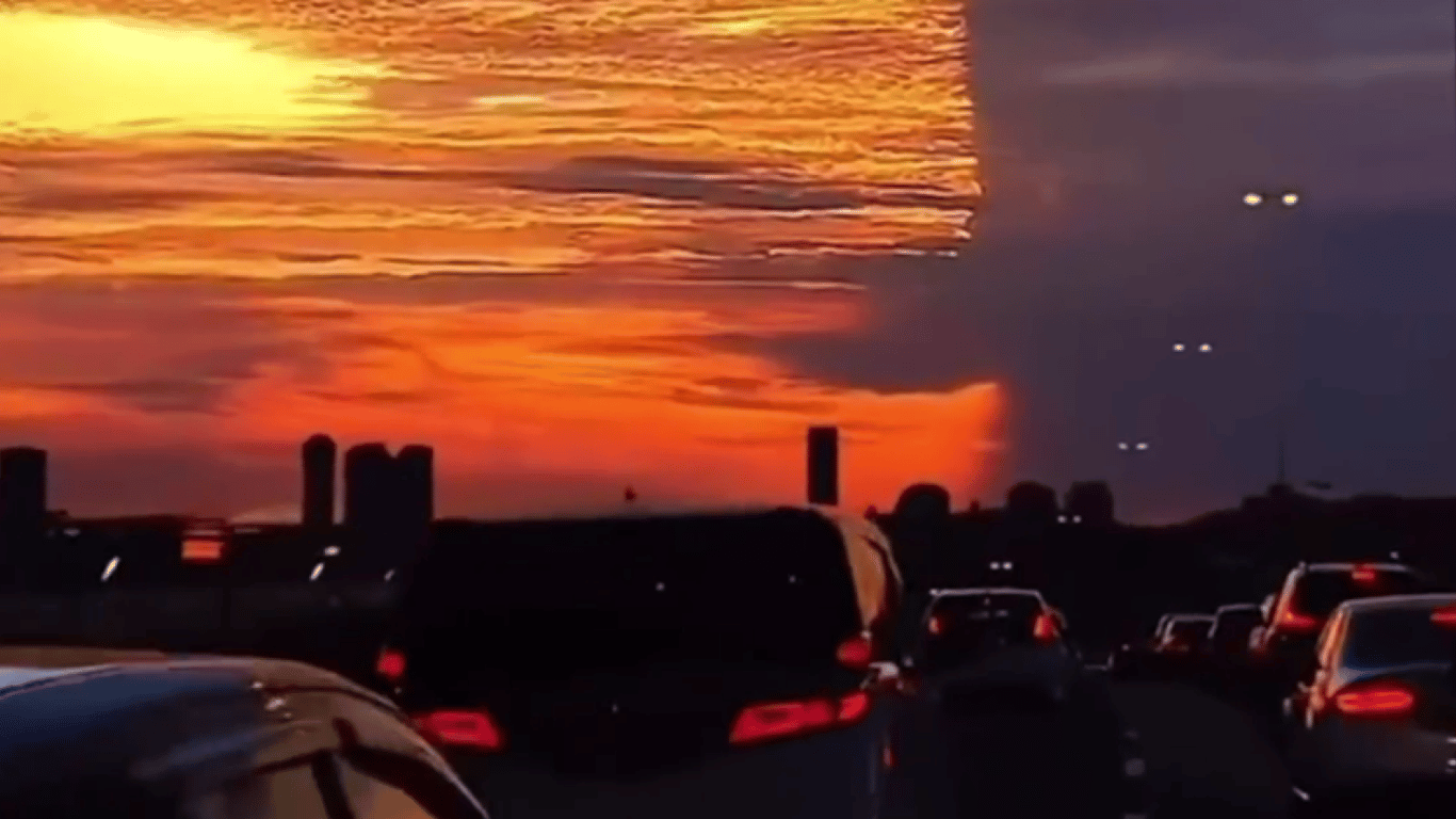 Небо разделилось пополам — в сети показали уникальное явление в США