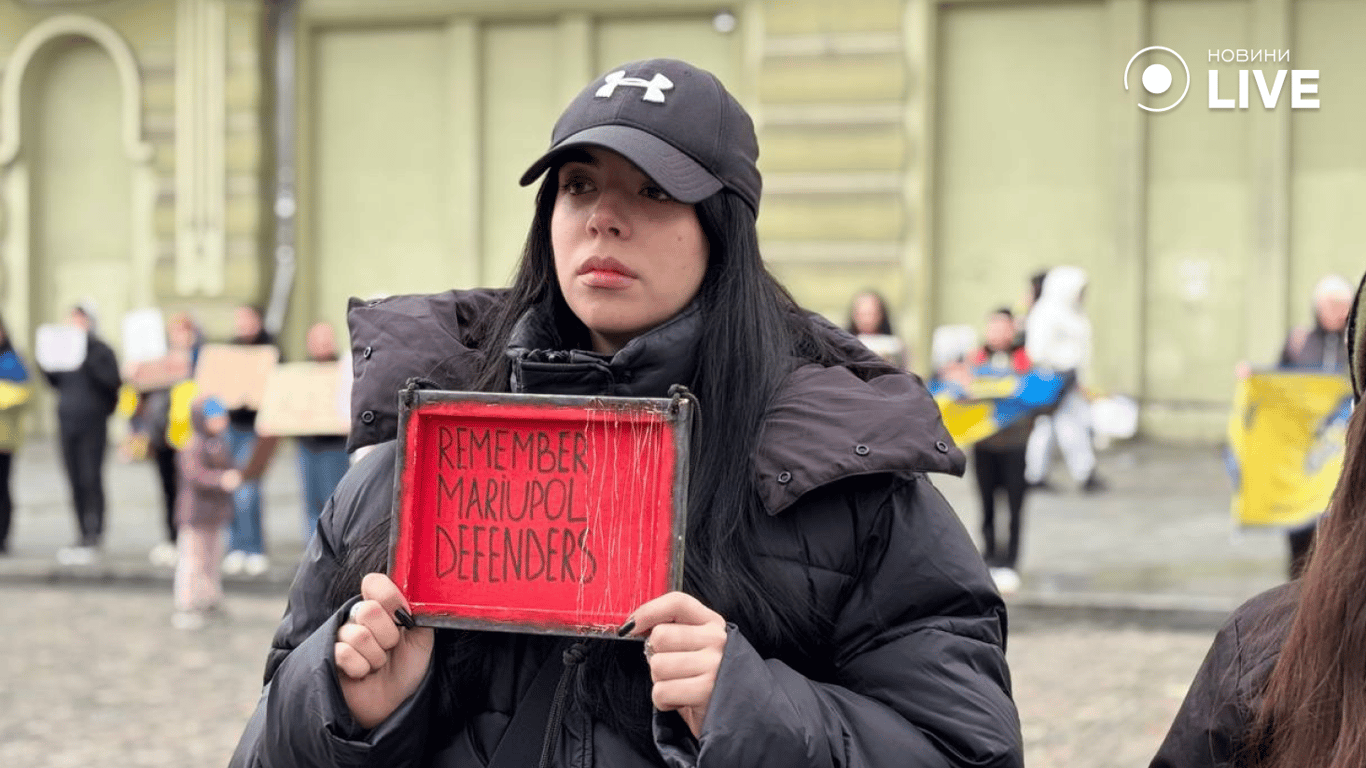 Одесити вийшли на мовчазну акцію — фоторепортаж - фото 9