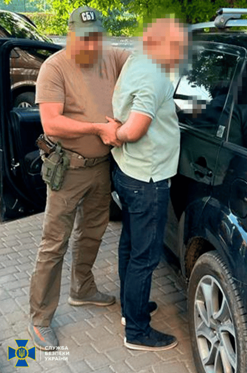 Затримання поліцейського на Буковині. Фото: СБУ