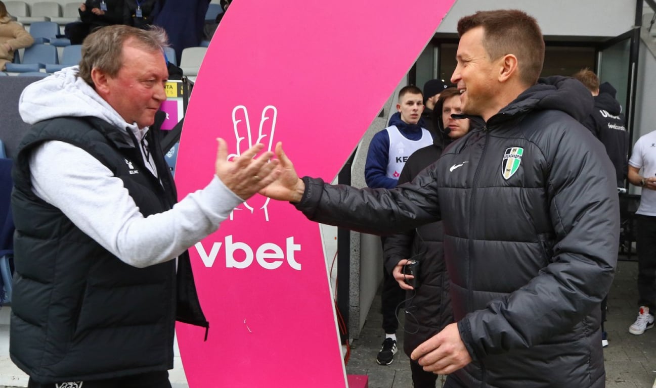 Владимир Шаран и Руслан Ротань, нынешний и бывший тренеры "Александрии"