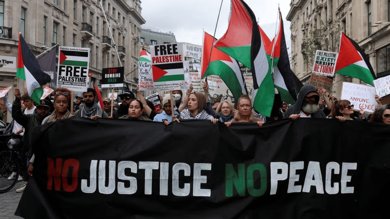 В Лондоне тысячи людей вышли на акцию протеста для поддержки палестинцев