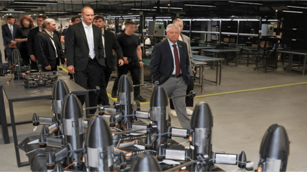 Сенатор США Ліндсі Грем відвідав українське виробництво БпЛА - 285x160