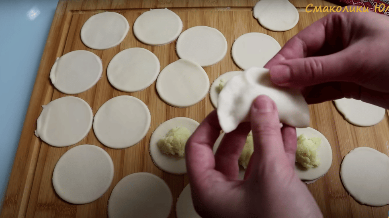 Смачні пісні вареники з картоплею, рецепт з фото