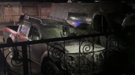 Два авто за ночь — в Одессе снова подожгли транспорт военных - 285x160