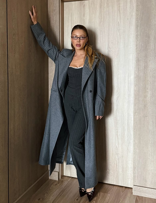 Тіна Кароль показала стильний стриманий образ