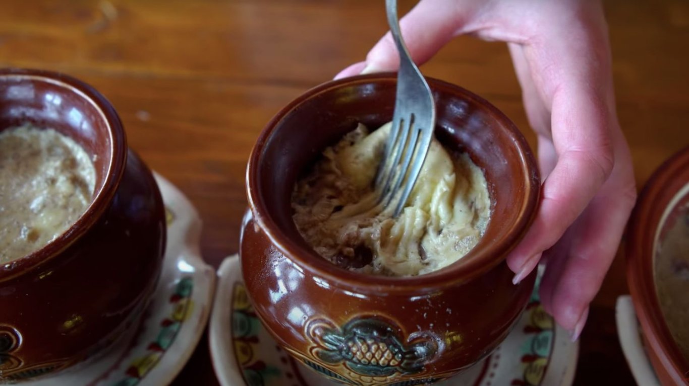 традиційна українська страва  з пельменями