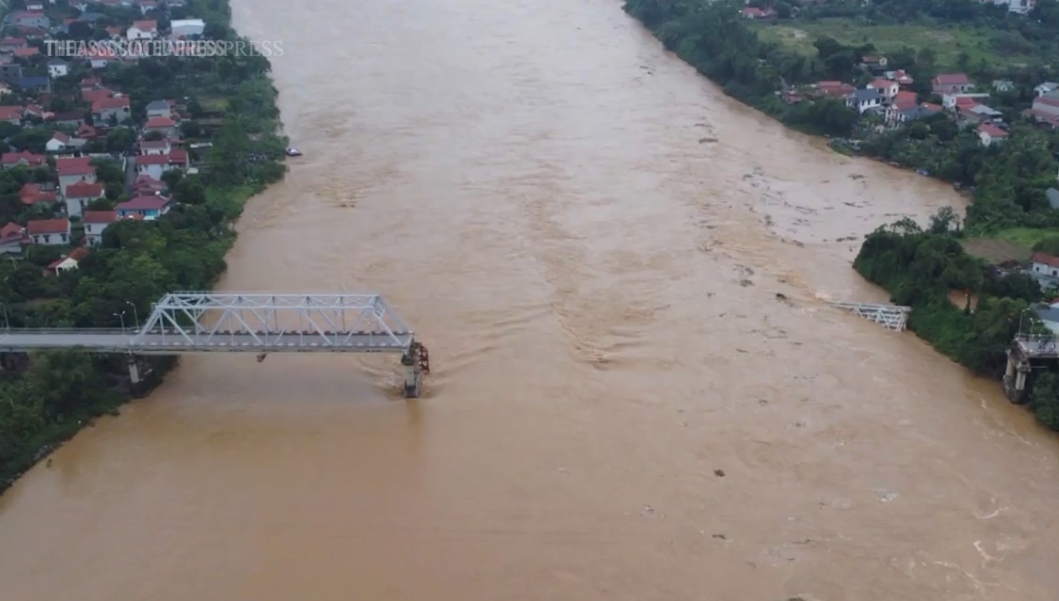 У В'єтнамі тайфун пошкодив сотні підприємств, зокрема постачальників деталей для Apple і VinFast - фото 4