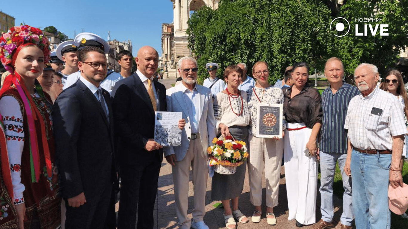 В Одесі на Алеї зірок відкрили ще одне ім'я - кому - фото 5