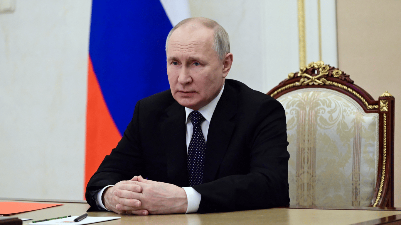 Путин испугался бегства людей за границу и издал указ о более "привлекательной" России