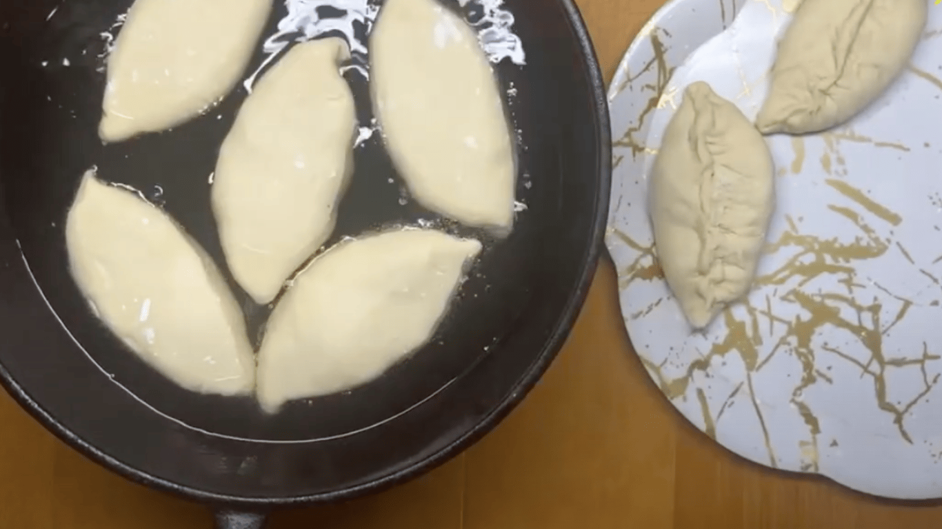 рецепт смажених пиріжків зі сливами