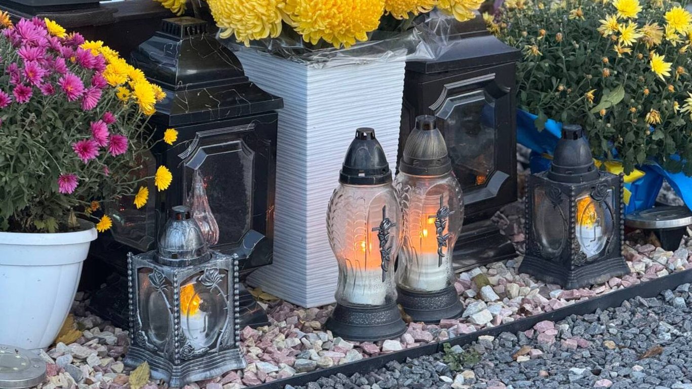 Вшанування загиблих захисників — у Львові запалили сотні лампадок