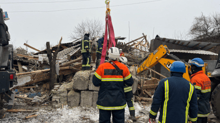 Из-под завалов в Харьковской области достали тело женщины - 285x160