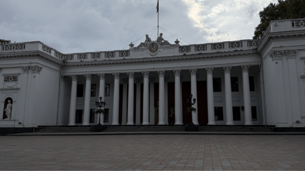 Кадрові зміни в Одеській мерії — звільнили двох посадовців - 285x160