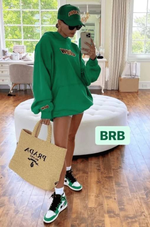 Класична модель сумки у форматі тоут набирає популярності