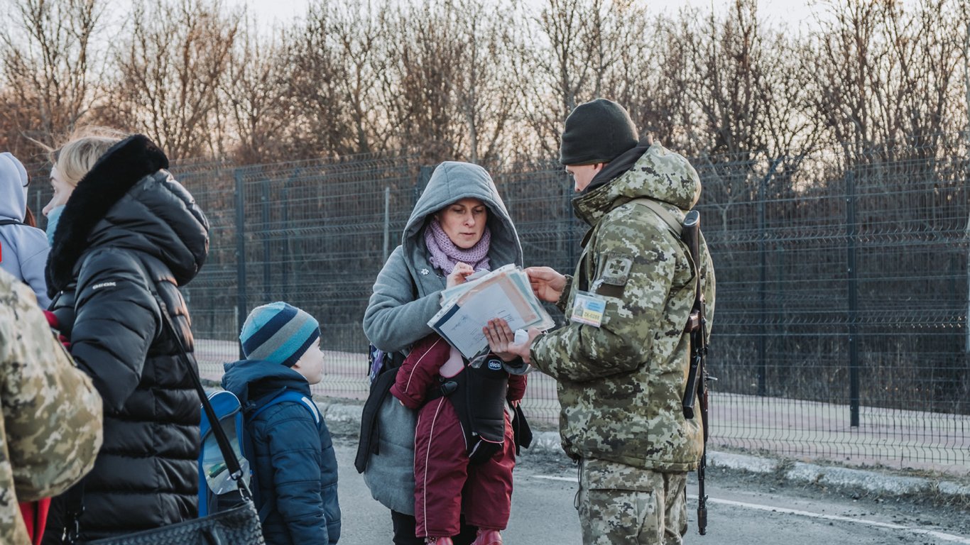 На західних кордонах України величезні черги: де найбільші затори