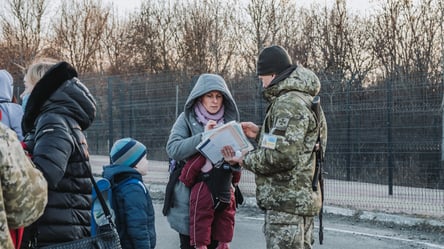 На західних кордонах України величезні черги: де найбільші затори - 285x160