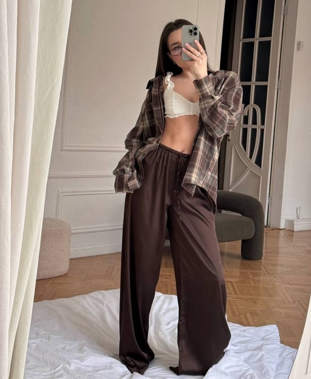 Сатинові штани на піку популярності