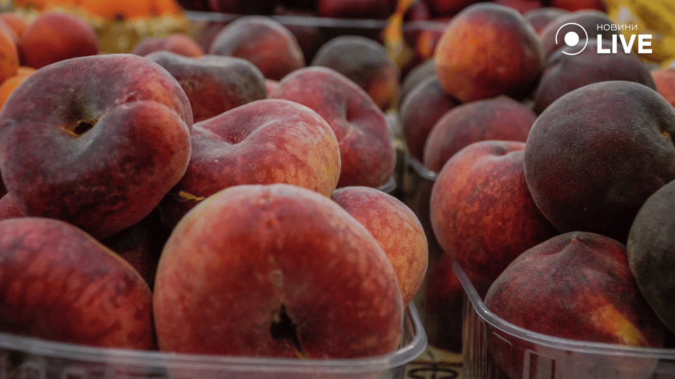 Інжирний персик на базарі