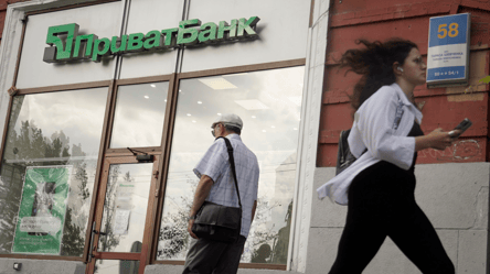 ПриватБанк скасував співпрацю: як українцям повернути свої гроші - 285x160