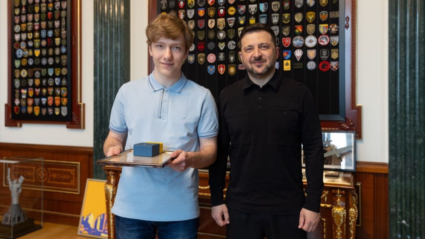 Зеленський нагородив 17-річного чемпіона Європи з шахів