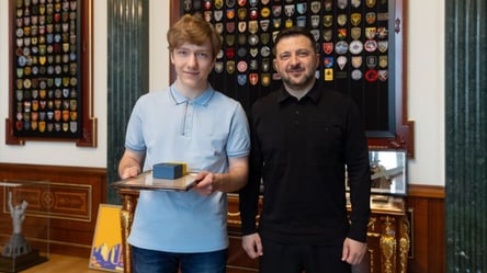 Зеленський вручив нагороду юному українському чемпіону з шахів - 285x160
