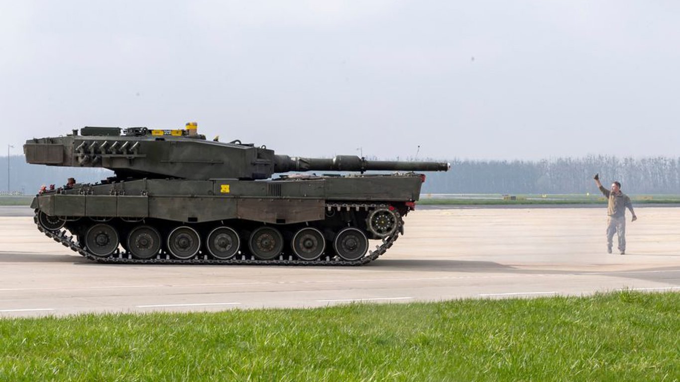 Канада передала Украине танки Leopard 2: обнародовано фото