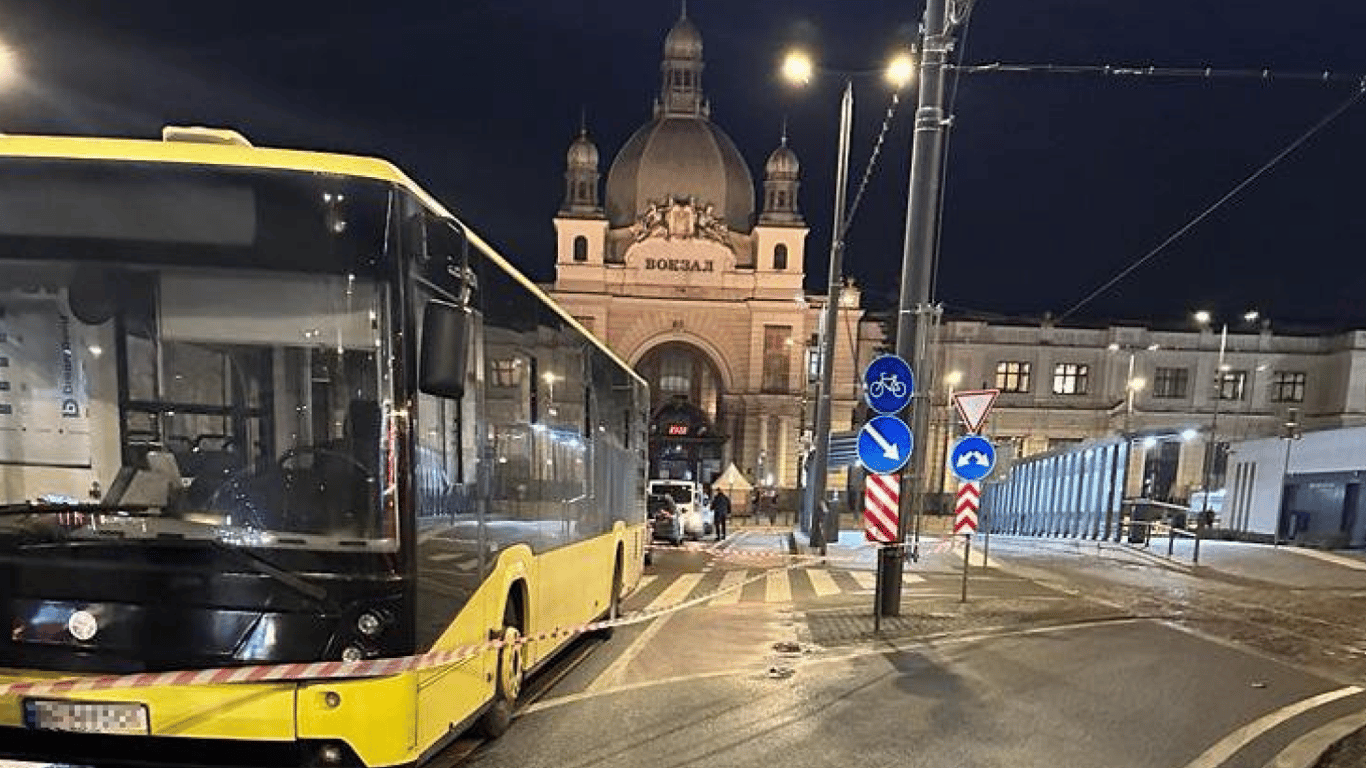 ДТП во Львове 17 декабря - автобус насмерть сбил пешехода