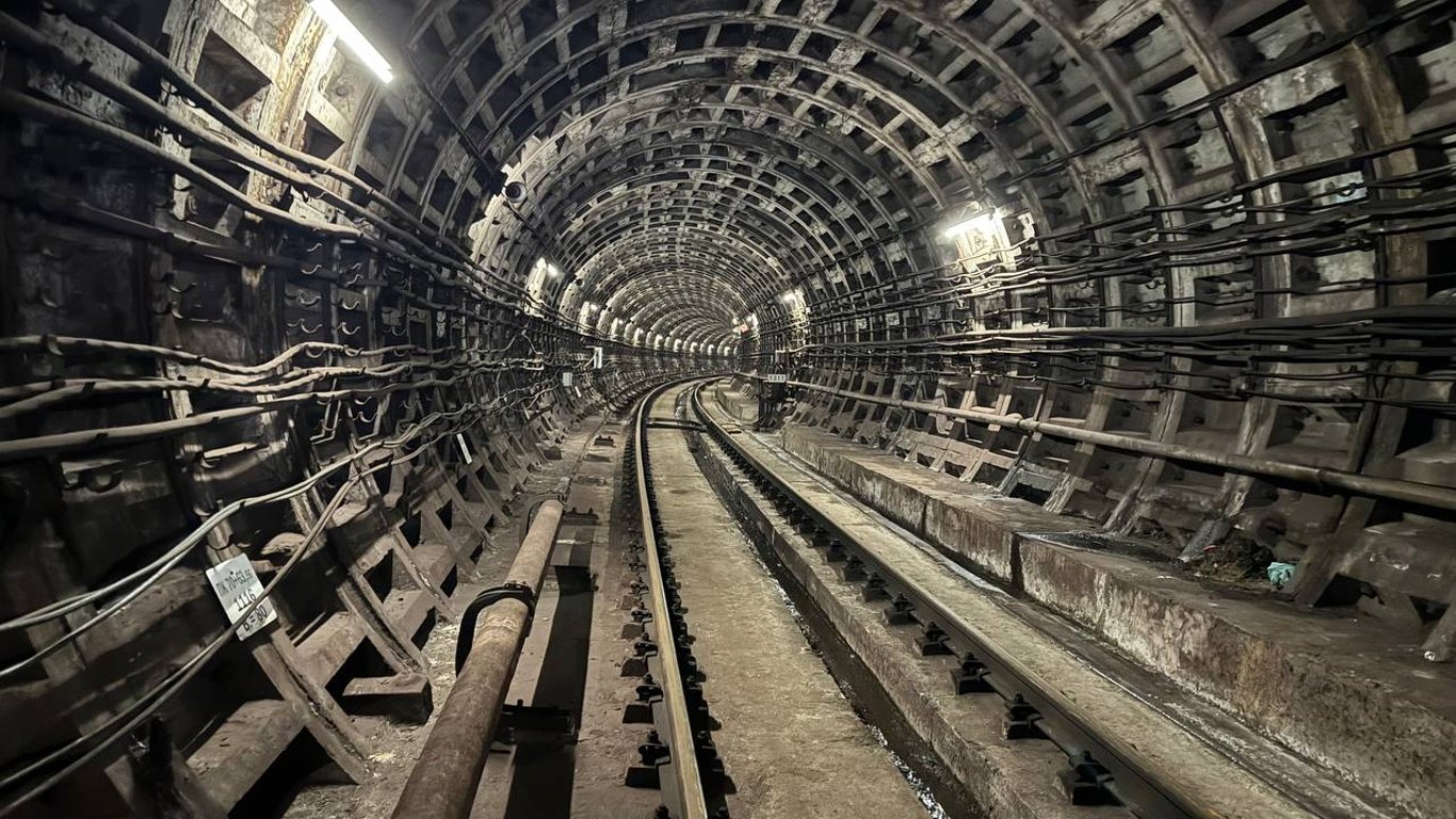 В Киевсовете хотят прекратить все строительные работы возле аварийного участка метро